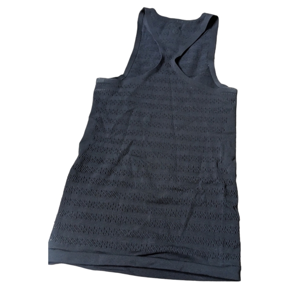 Lululemon seamless tank black lightweight EUC 4 - Picture 3 of 5